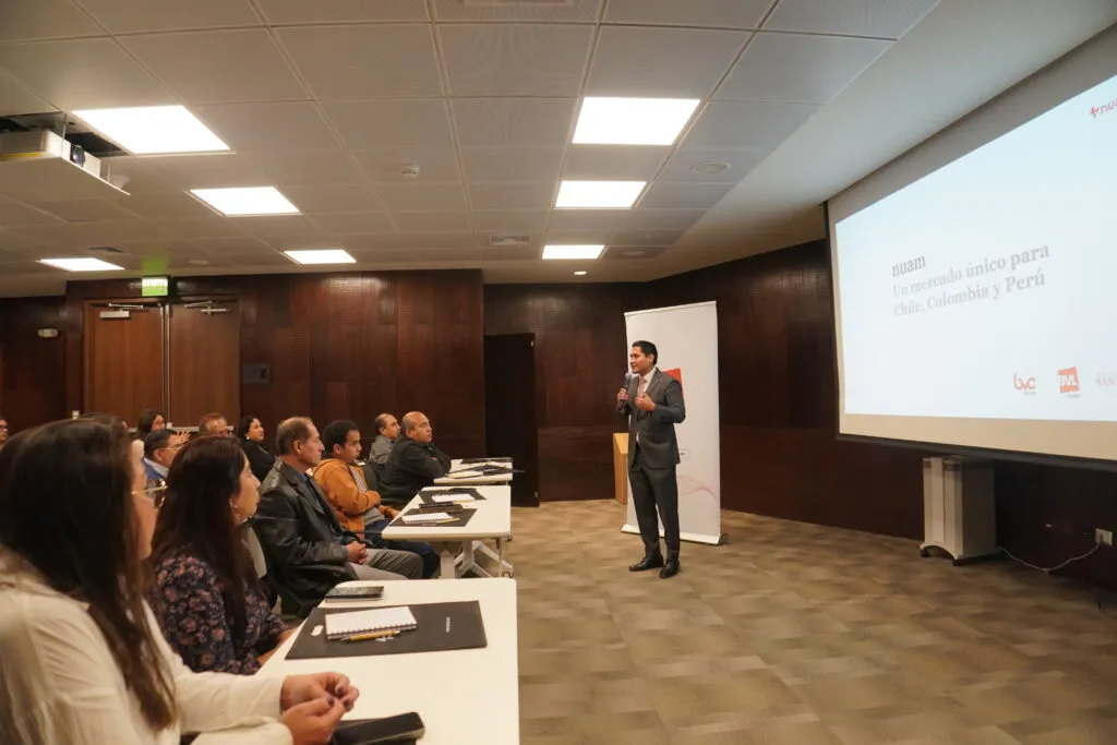 Público en un evento de InValor en la Bolsa de Valores de Lima
