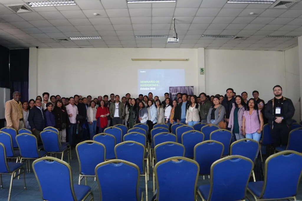 Público en un evento de inversiones de InValor